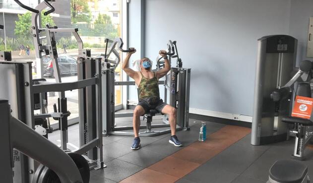 El uso de tapabocas en gimnasios es permanente y obligatorio.
