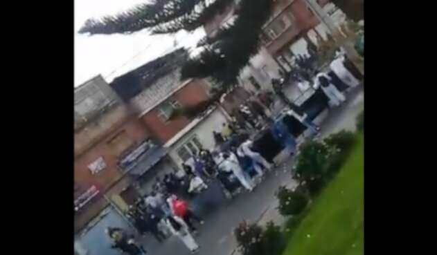 Hinchas en CAI 20 de Julio