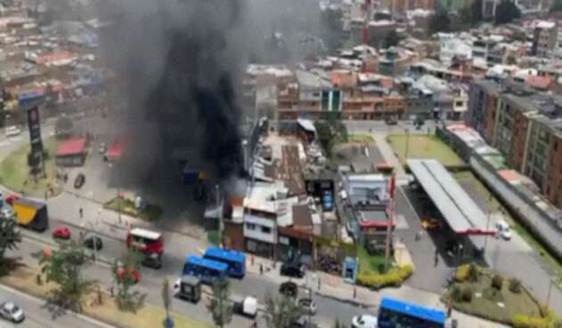Incendio de chatarrería en el Galán