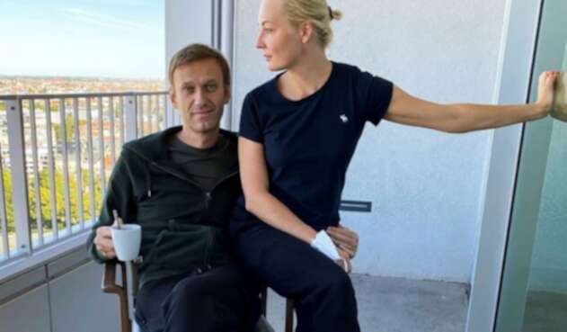 Opositor ruso Alexéi Navalni junto a su esposa Yulia