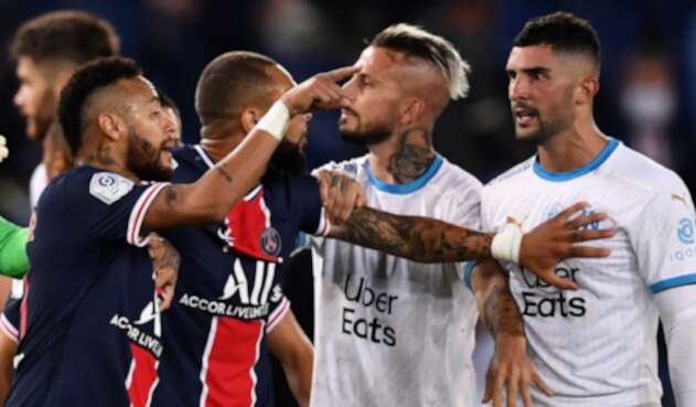 Neymar se enfrenta con Álvaro González