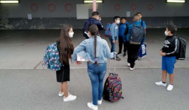Regreso de niños a colegios