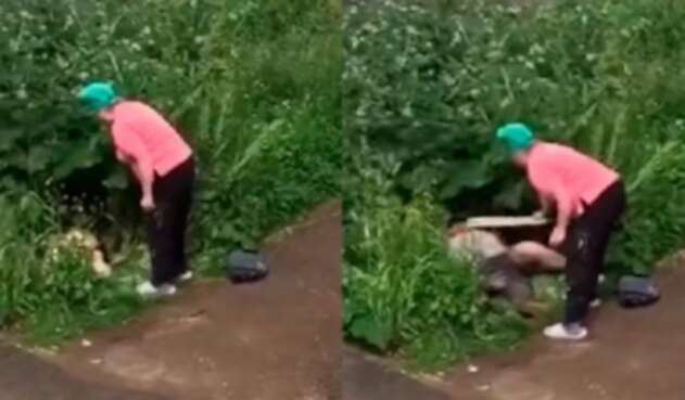 Adulta mayor con palo en Rusia