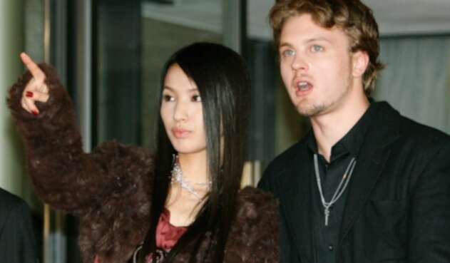 Sei Ashina, modelo japonesa, junto al actor Michel Pitt
