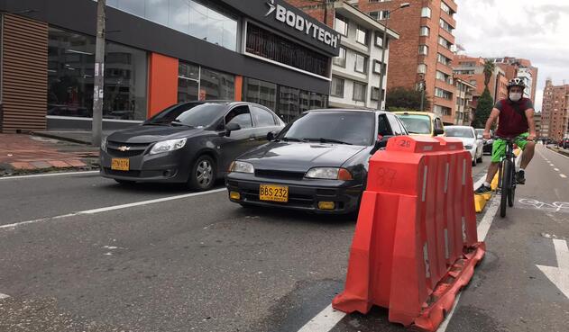 Separador vial de ciclorrutas permanentes de Bogotá