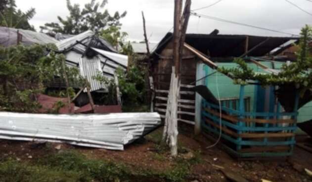 El vendaval estuvo acompañado con tormentas eléctricas.