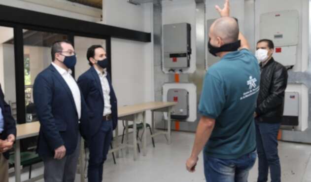 Inauguración paneles solares en sede del Sena en Medellín.