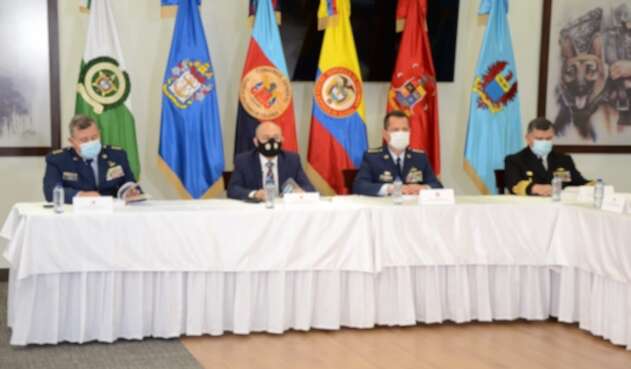 Las Fuerzas Militares entregaron informe ante la Comisión de la Verdad sobre la violencia en los últimos 55 años.