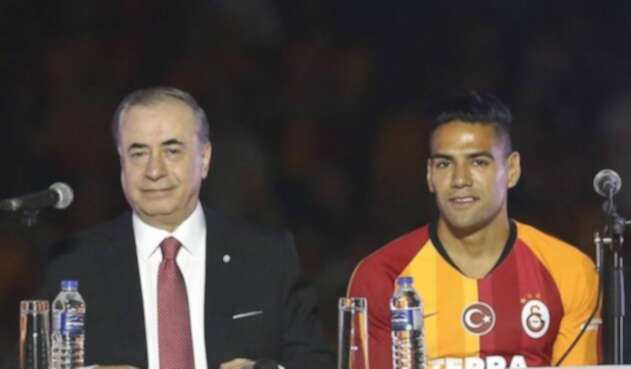 Falcao y presidente de Galatasaray