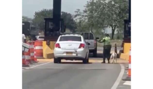 La broma del muerto en el baúl que les jugó un mal momento a policías