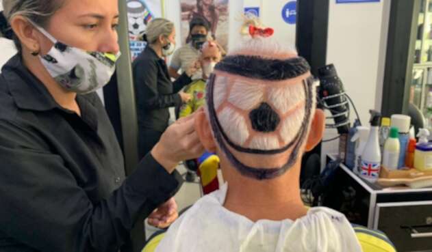 El Cole y su nuevo look para el juego de Colombia