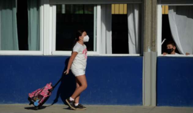 Regreso de niños a colegios en España