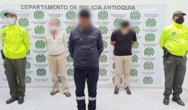 Los presuntos victimarios engañaban al menor de edad con dinero y regalos para accederlo sexualmente.