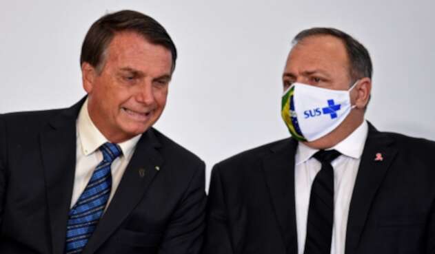 Eduardo Pazuello, ministro de Salud de Brasil con Bolsonaro