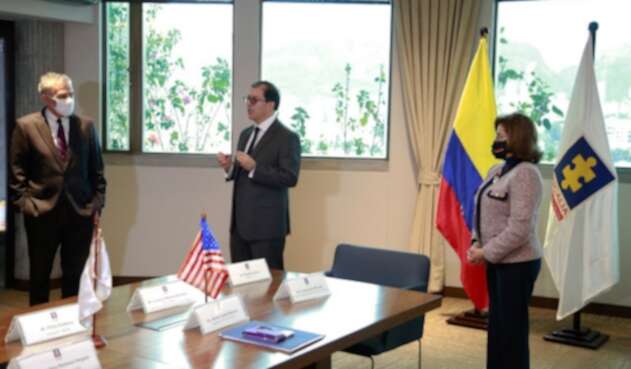Fiscal Barbosa y embajador de Reino Unido