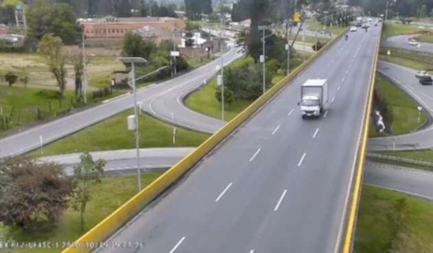 Ciclista arrollado y lanzado desde puente en Chía