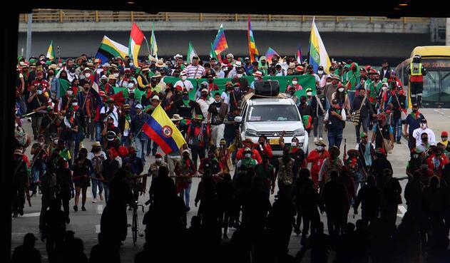 Recorrido por el centro de Bogotá de La minga indígena y llegada a la Plaza de Bolívar
