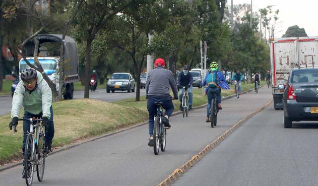 La dura realidad que sufren los ciclistas en Bogotá