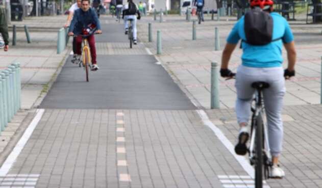 La dura realidad que sufren los ciclistas en Bogotá