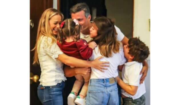 Leopoldo López al reunirse con Lilian Tintori y sus hijos