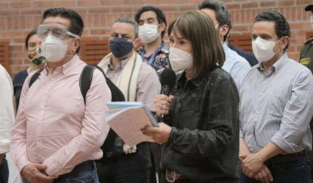 Comisión del Gobierno que se reunió con minga indígena