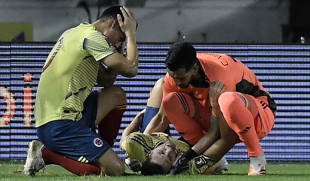 Santiago Arias y la dura lesión Santiago Arias y la dura lesión