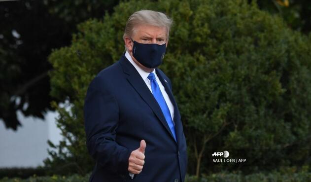 Donald Trump sale caminando de la Casa Blanca Donald Trump sale caminando de la Casa Blanca