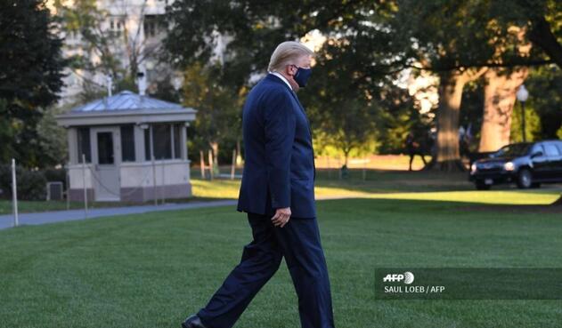 Donald Trump sale caminando de la Casa Blanca Donald Trump sale caminando de la Casa Blanca