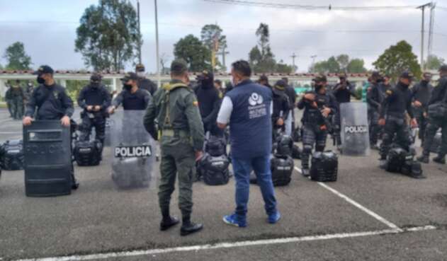 Defensoría del Pueblo inspecciona los elementos del Esmad previo al paro nacional