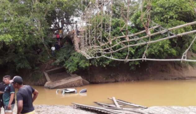 Así quedó el colapsado puente en Necoclí, Antioquia.