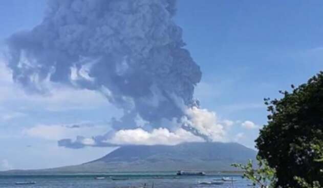 Volcán en Indonesia Volcán en Indonesia