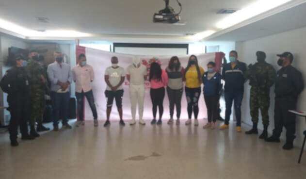 La banda "Los Cirujanos" estaba conformada por diez personas, entre ellas, cuatro mujeres y dos médicos titulados.