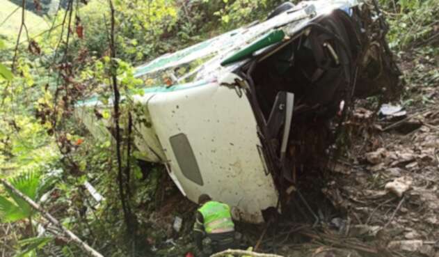 Las autoridades adelantan la investigación del accidente que dejó cuatro muertos.