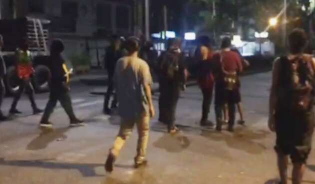 En video: Estudiantes de la UT se le 'rebotaron' a los 'Capuchos' por sus actos vandálicos