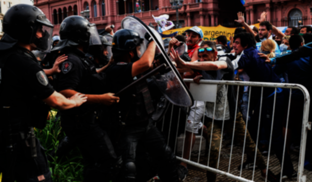 Disturbios en velorio de Maradona