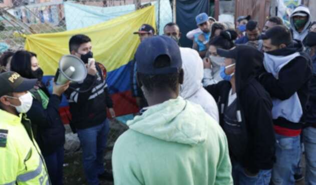 Desalojo de familias que vivían en terreno inestable de Soacha