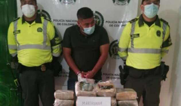 Decomiso de marihuana escondida en juguetes dentro de un bus