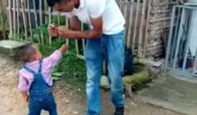 Enseñan a menor de cinco años a pelear y defenderse