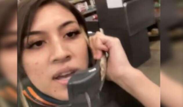 Mujer renuncia por megáfono y le canta la tabla a sus compañeros.