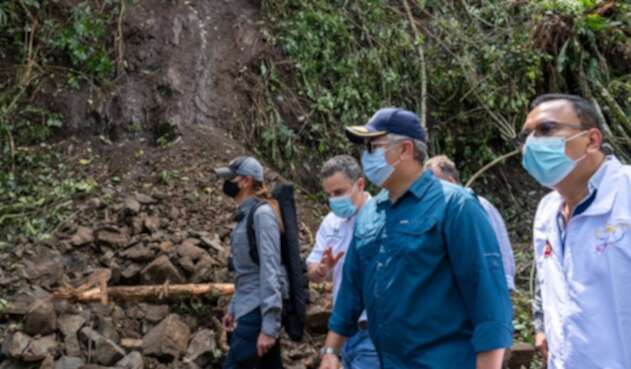 Presidente Duque recorrió derrumbe en Dabeiba y pidió a las familias permanecer en los albergues Presidente Duque recorrió derrumbe en Dabeiba y pidió a las familias permanecer en los albergues