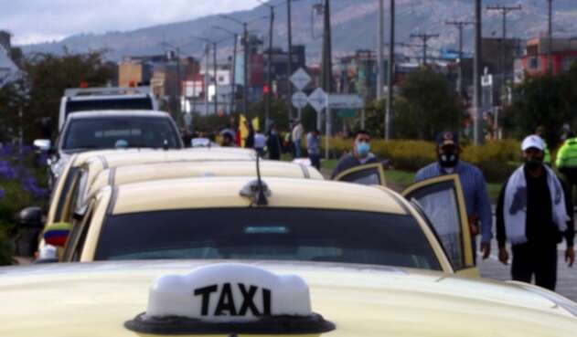 Taxistas de Bogotá protestan: dicen no a legalización de Uber y otras plataformas