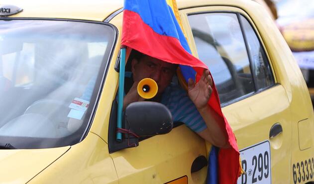 Taxistas de Bogotá protestan: dicen no a legalización de Uber y otras plataformas