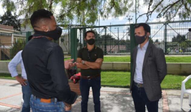 El veedor Guillermo Rivera se reunió con víctimas de la violencia en las protestas.