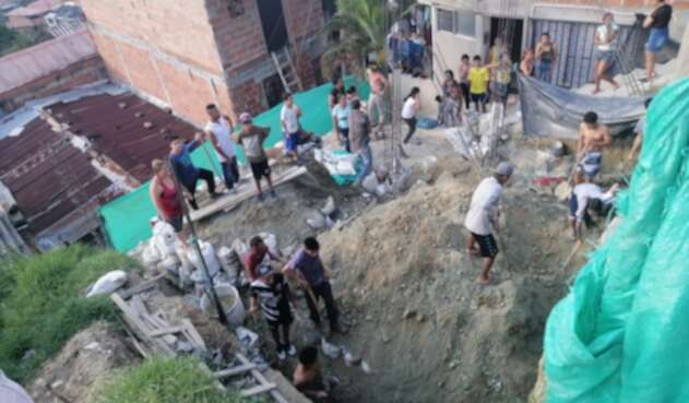 El hecho se presentó cuando hacían labores de limpieza, y recorte de un terreno en pendiente.