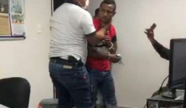 El joven fue golpeado por la Policía.