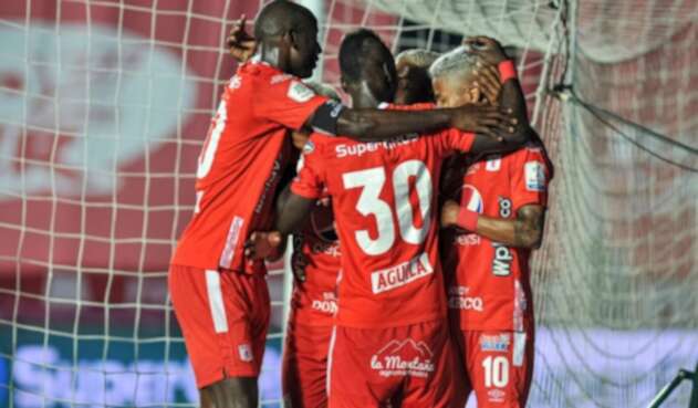 América goleó 3-0 a Santa Fe en la final de ida en Cali América goleó 3-0 a Santa Fe en la final de ida en Cali