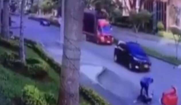 Atrapan choro que arrastraba a mujer para robarle sus cositas en Ibagué
