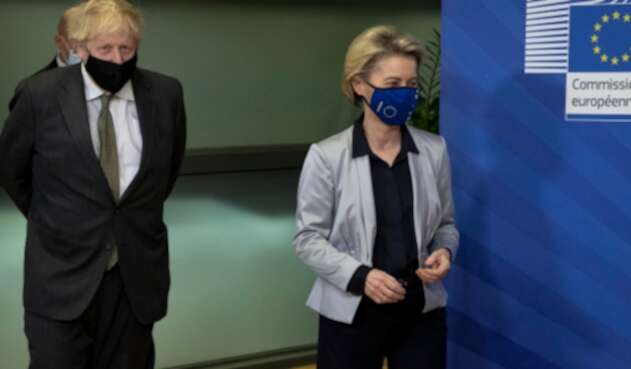 Boris Johnson, primer ministro británico y Ursula von der Leyen, presidenta de la Comisión Europea