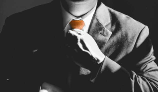 Hombre con corbata Hombre con corbata
