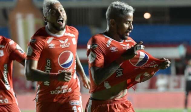 Golpe al América: El Var le anuló un gol milimétrico contra Santa Fe Golpe al América: El Var le anuló un gol milimétrico contra Santa Fe